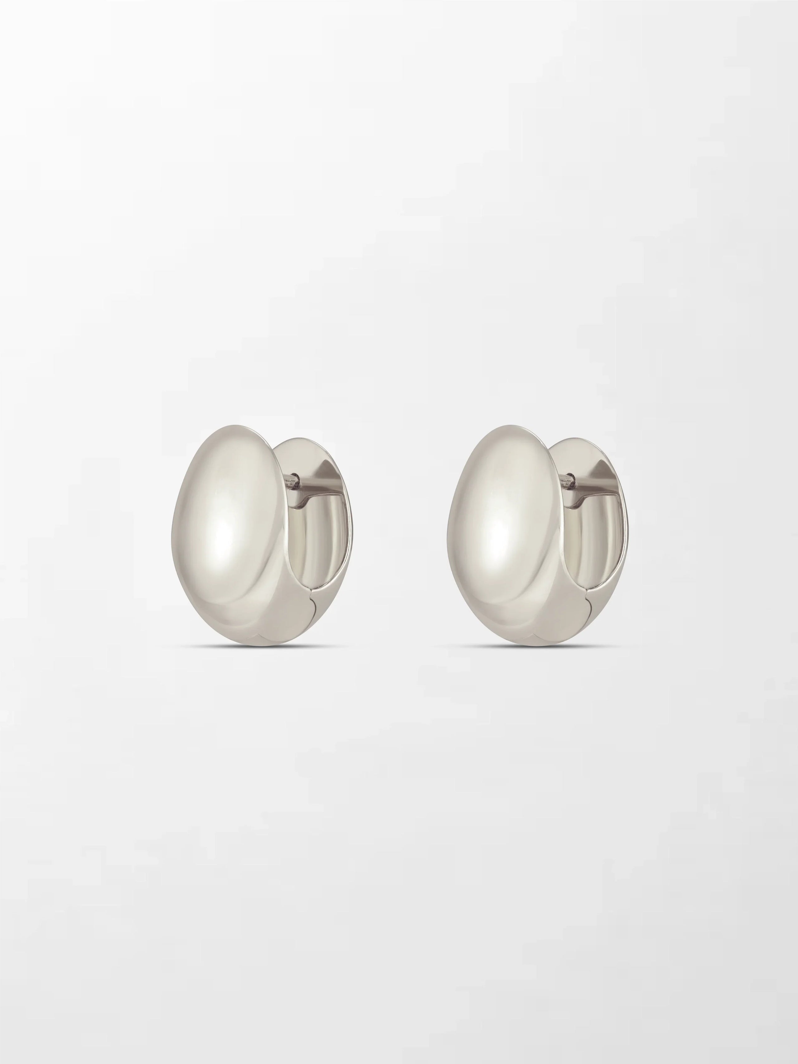 White Curve Huggies 14K